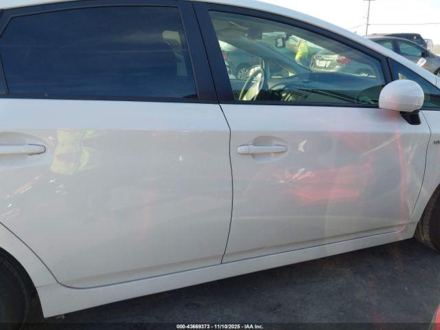 Toyota Prius Two Image 10