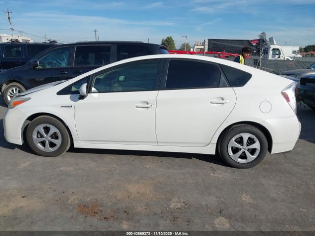 Toyota Prius Two Image 16