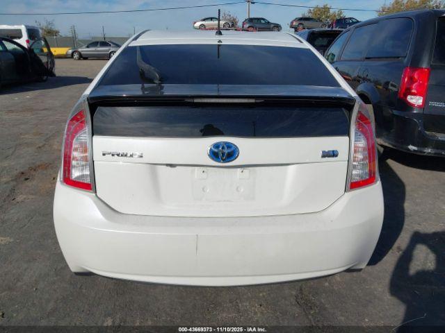 Toyota Prius Two Image 12