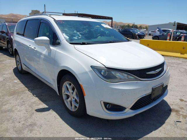  Salvage Chrysler Pacifica