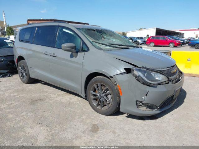  Salvage Chrysler Pacifica
