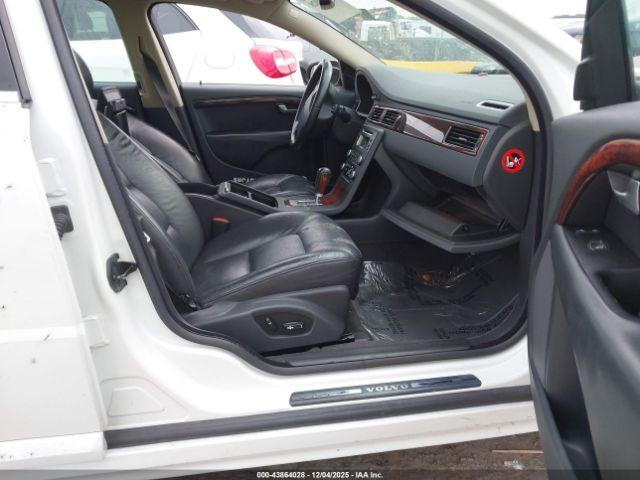 Volvo V70 3.2 Image 3