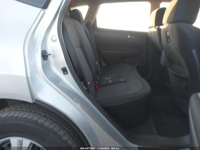 Nissan Rogue S Image 4