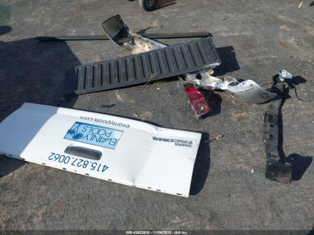 Toyota Tacoma Image 15