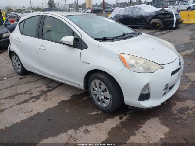 Toyota Prius c One Image 1