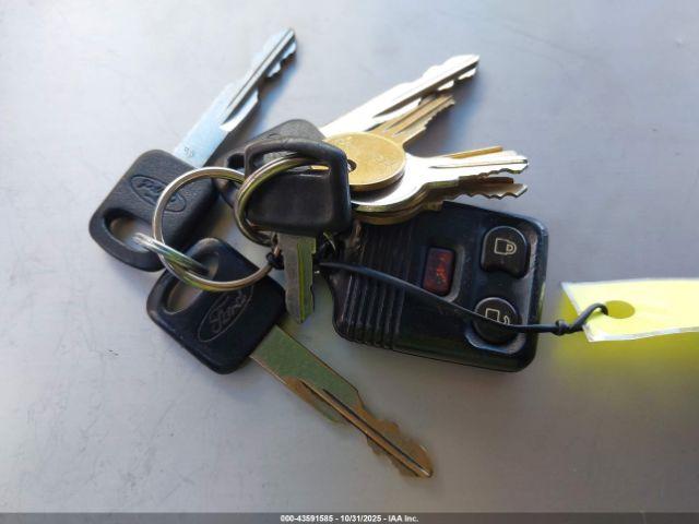 Ford E-150 Commercial Image 7