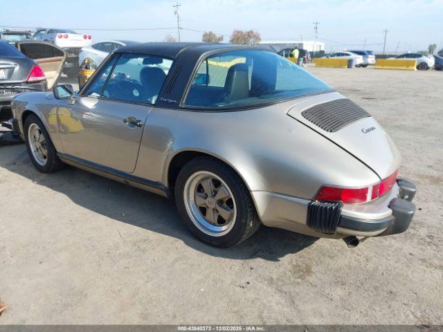 Porsche 911 Carrera Image 9