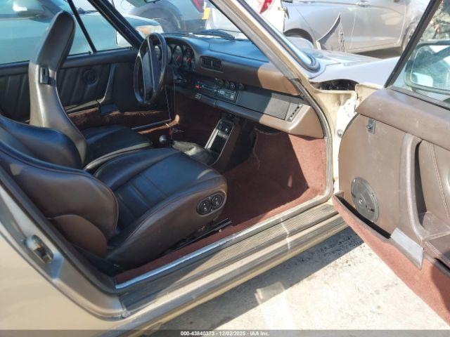 Porsche 911 Carrera Image 10