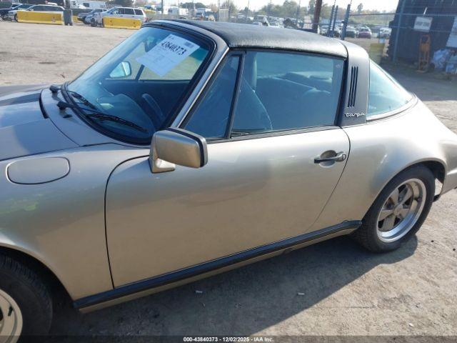 Porsche 911 Carrera Image 16