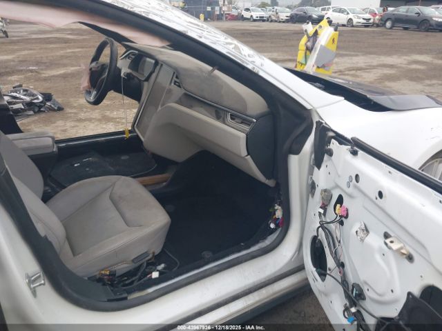 Tesla Model S Image 17