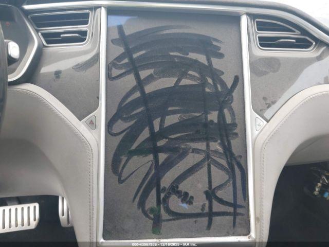 Tesla Model S Image 7