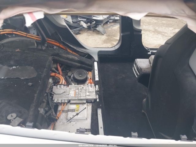 Tesla Model S Image 13