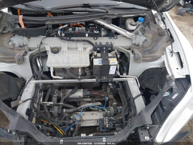 Tesla Model S Image 16