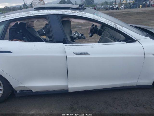 Tesla Model S Image 15