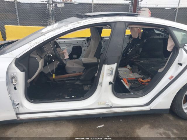 Tesla Model S Image 11