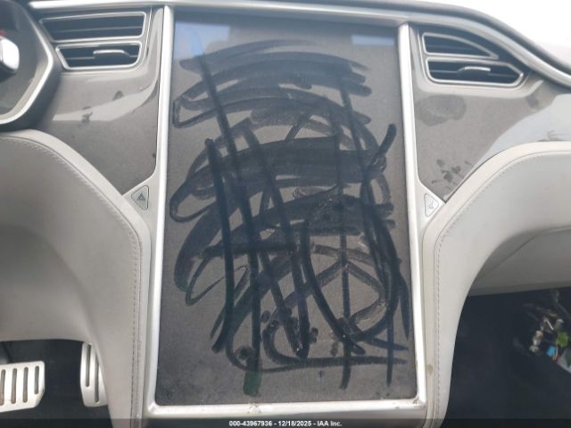 Tesla Model S Image 5