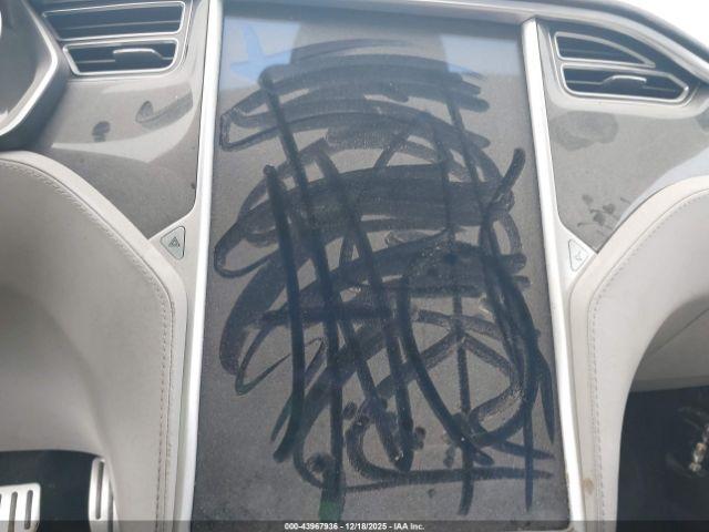 Tesla Model S Image 3