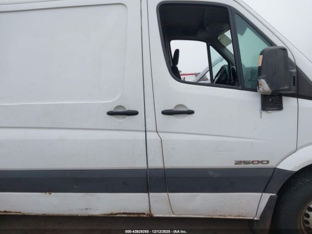 Dodge Sprinter Van 2500 Image 9