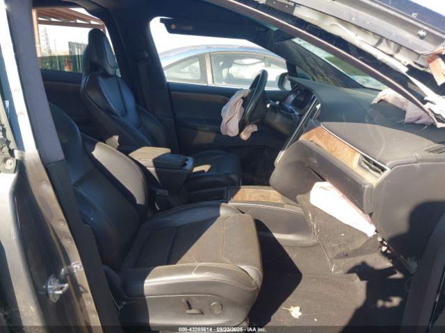 Tesla Model X Image 14