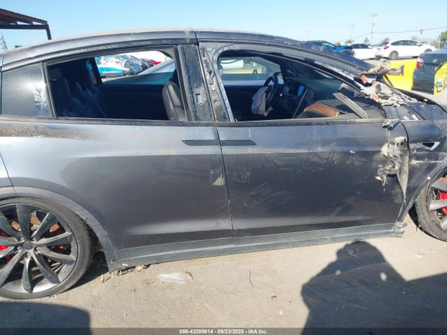 Tesla Model X Image 17