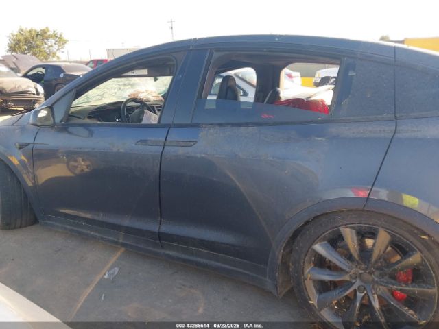 Tesla Model X Image 16