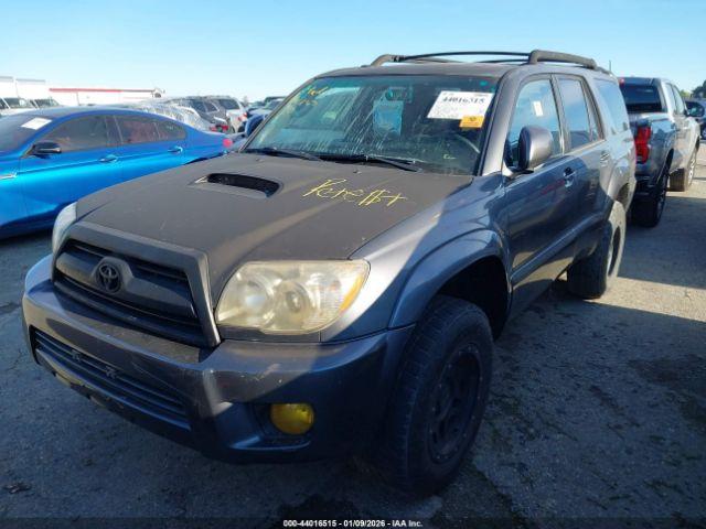 Toyota 4Runner Sport V8 Image 4