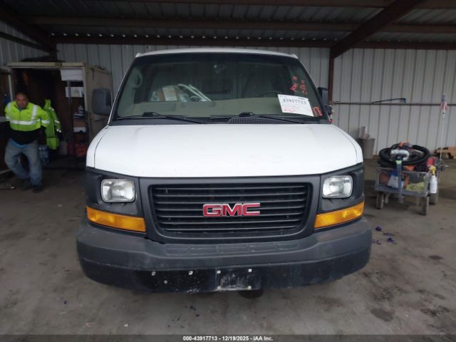 GMC Savana Work Van Image 15