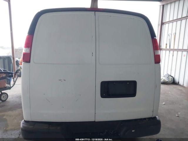 GMC Savana Work Van Image 16