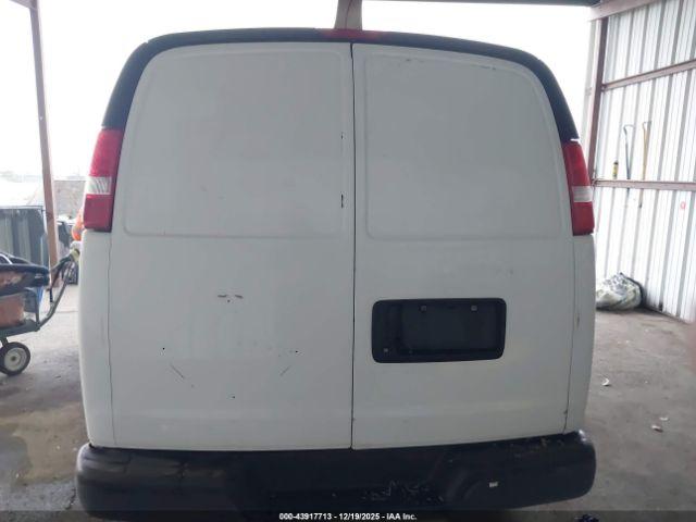 GMC Savana Work Van Image 16