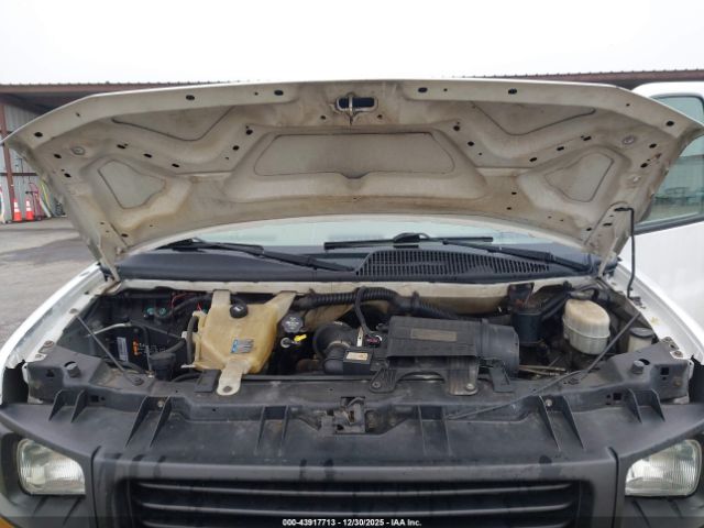 GMC Savana Work Van Image 7