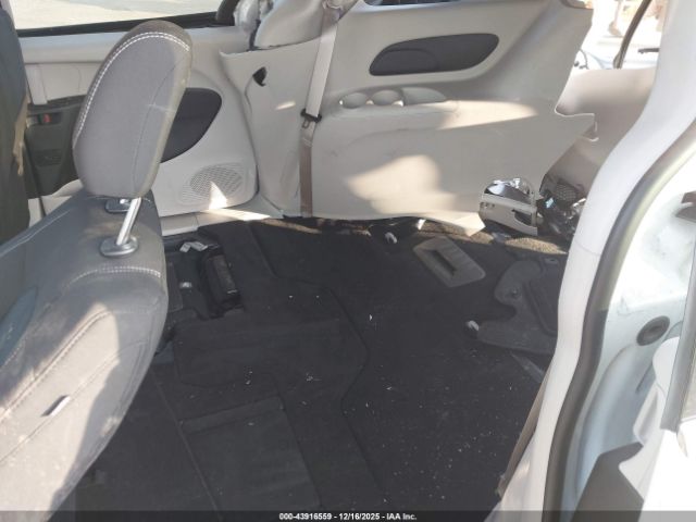 Chrysler Voyager Lx Image 8