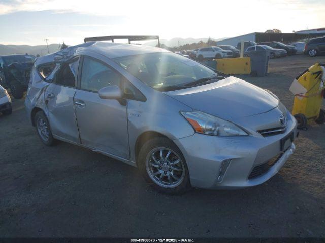  Salvage Toyota Prius v