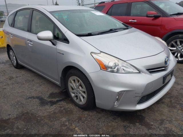  Salvage Toyota Prius v