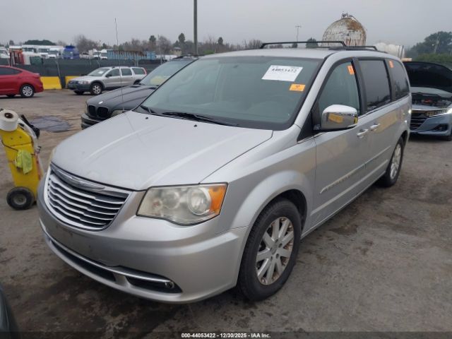 Chrysler Town & Country Touring-l Image 5