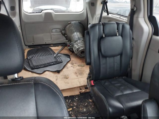 Chrysler Town & Country Touring-l Image 8