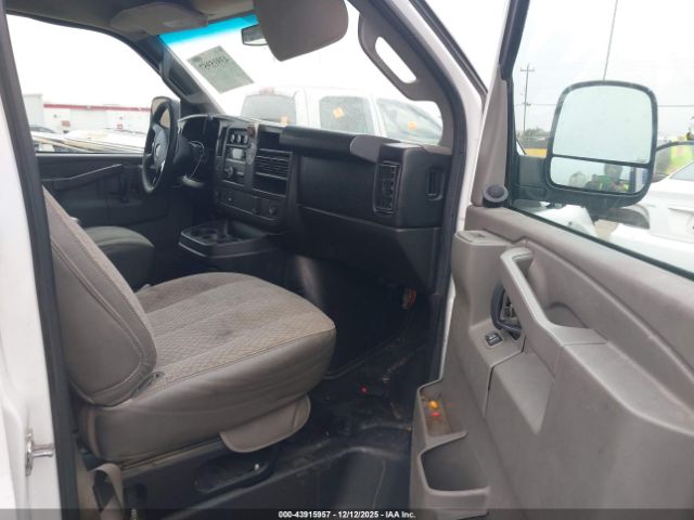 GMC Savana Work Van Image 15