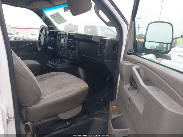 GMC Savana Work Van Image 15