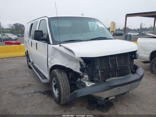 GMC Savana Work Van Image 10