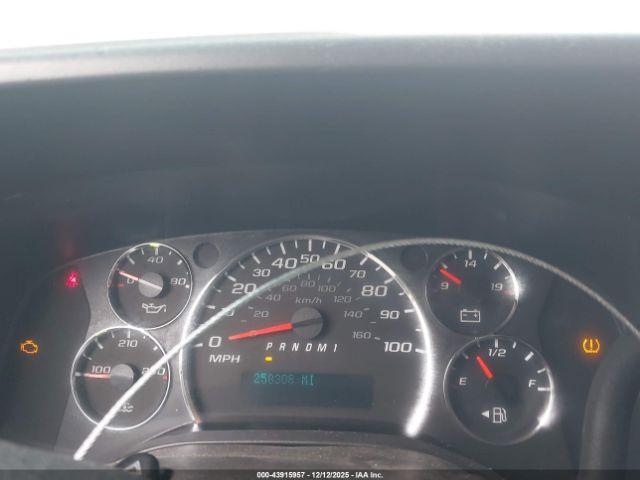 GMC Savana Work Van Image 4