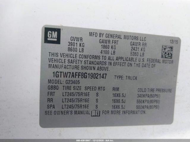 GMC Savana Work Van Image 17