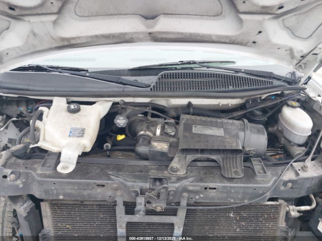 GMC Savana Work Van Image 9