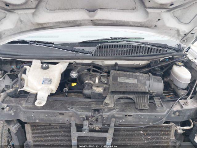 GMC Savana Work Van Image 9