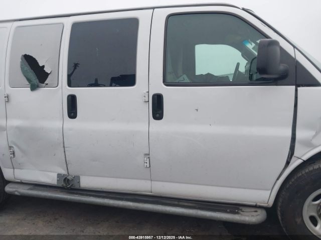 GMC Savana Work Van Image 8