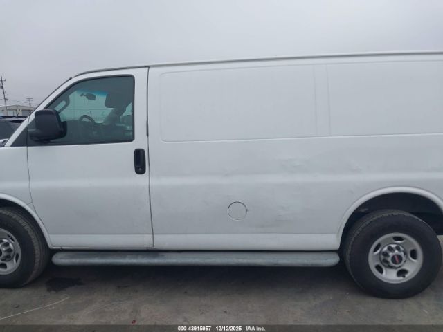 GMC Savana Work Van Image 12