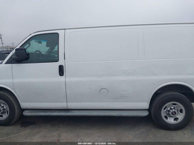 GMC Savana Work Van Image 12