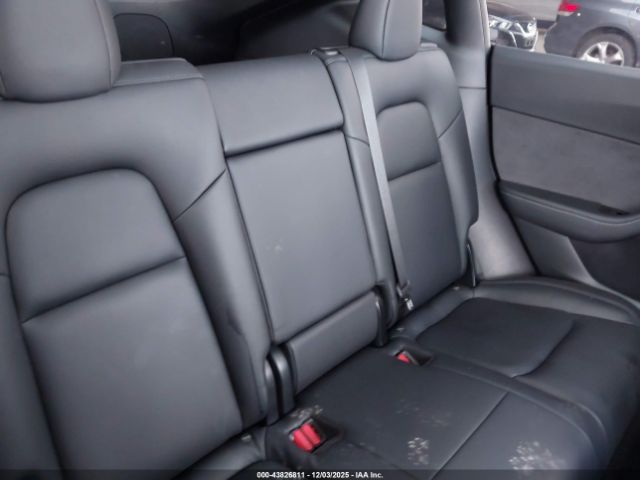 Tesla Model Y Long Range Dual Motor All-wheel Drive Image 9