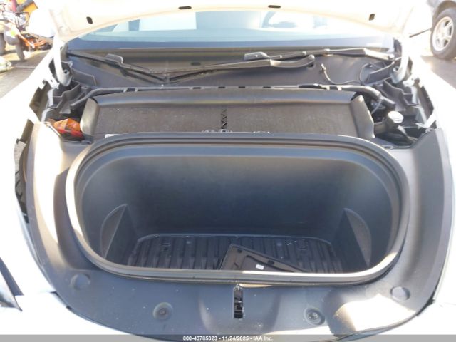 Tesla Model Y Long Range Dual Motor All-wheel Drive Image 5