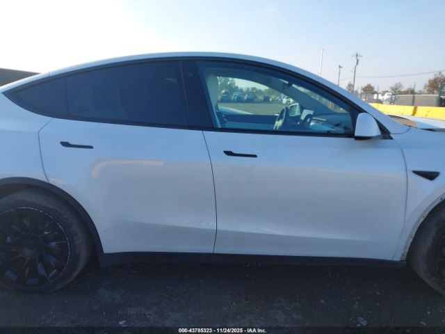 Tesla Model Y Long Range Dual Motor All-wheel Drive Image 16