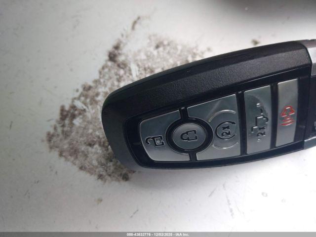 Ford F-150 Raptor Image 14