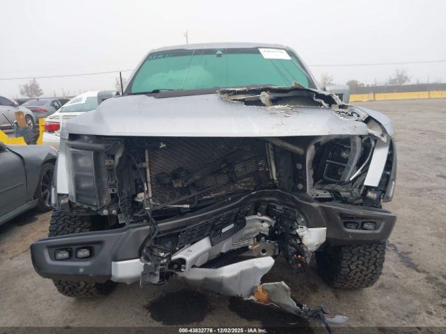 Ford F-150 Raptor Image 15